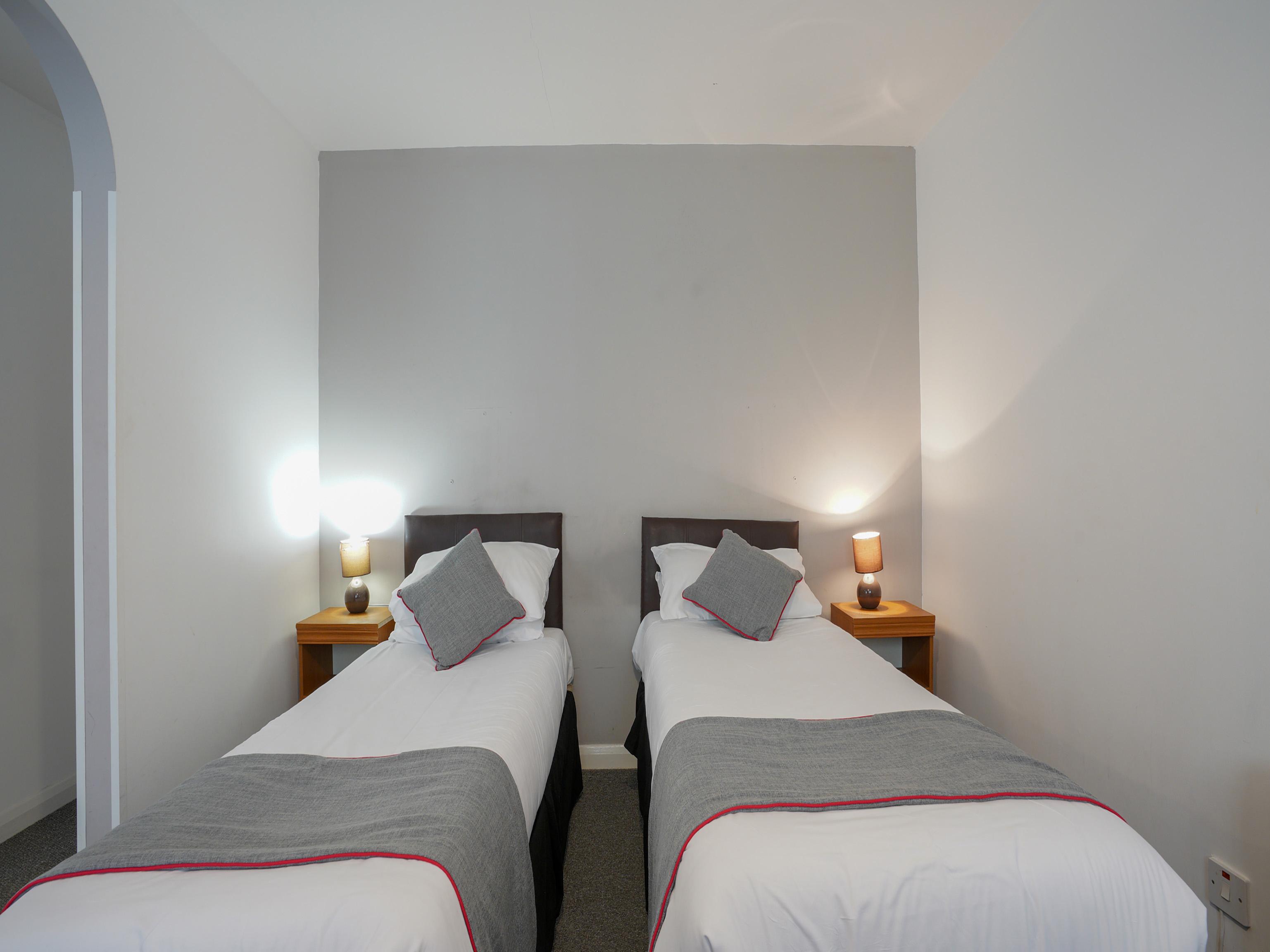 Oyo Shanklin Beach Hotel Bagian luar foto