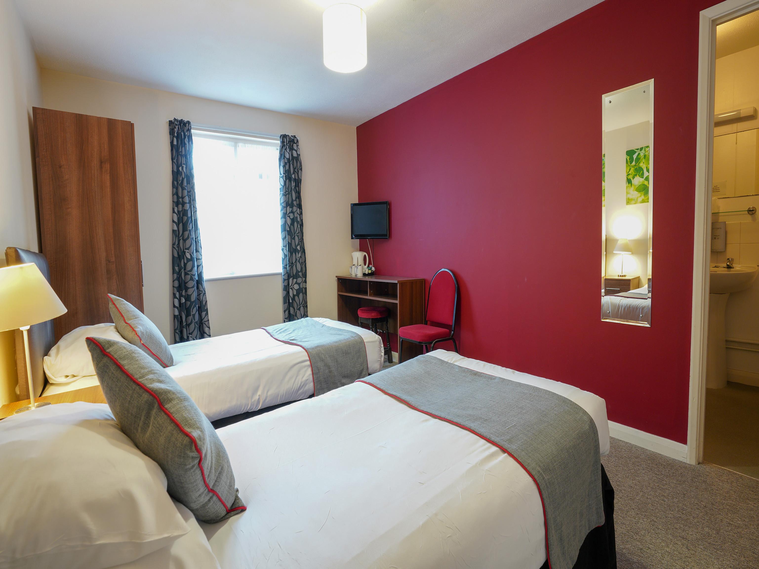 Oyo Shanklin Beach Hotel Bagian luar foto