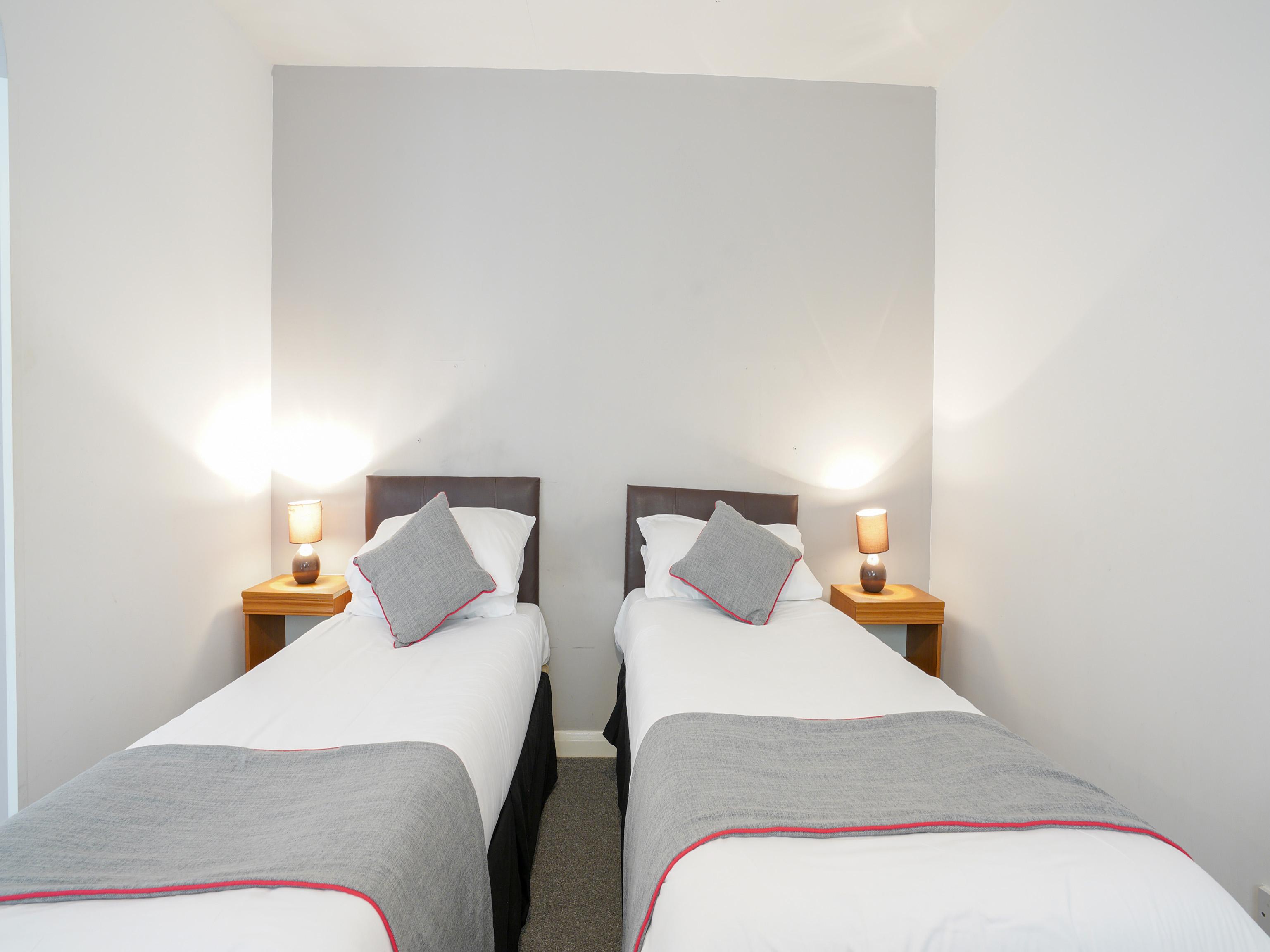 Oyo Shanklin Beach Hotel Bagian luar foto