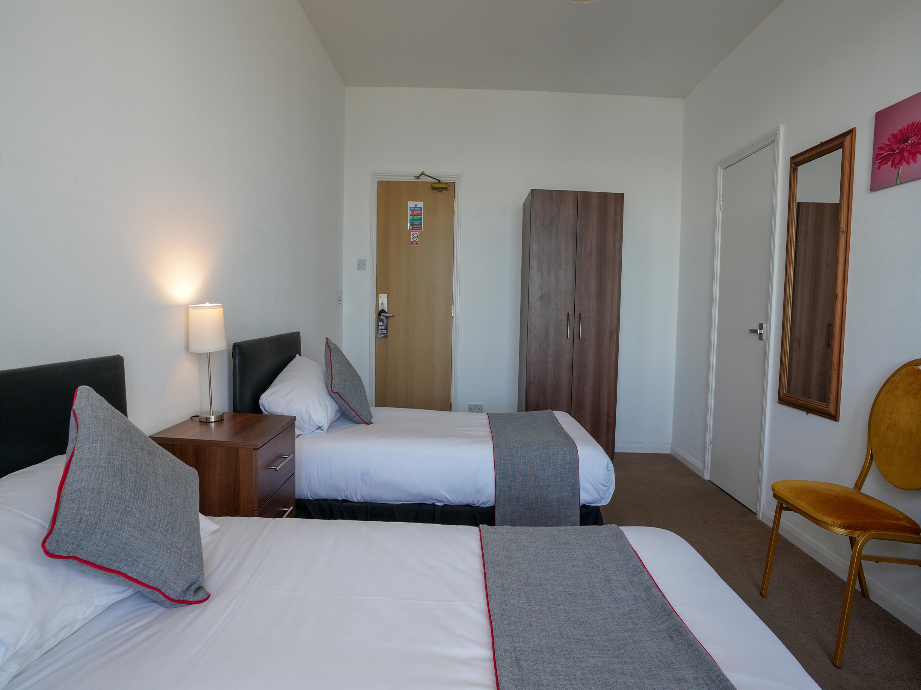 Oyo Shanklin Beach Hotel Bagian luar foto
