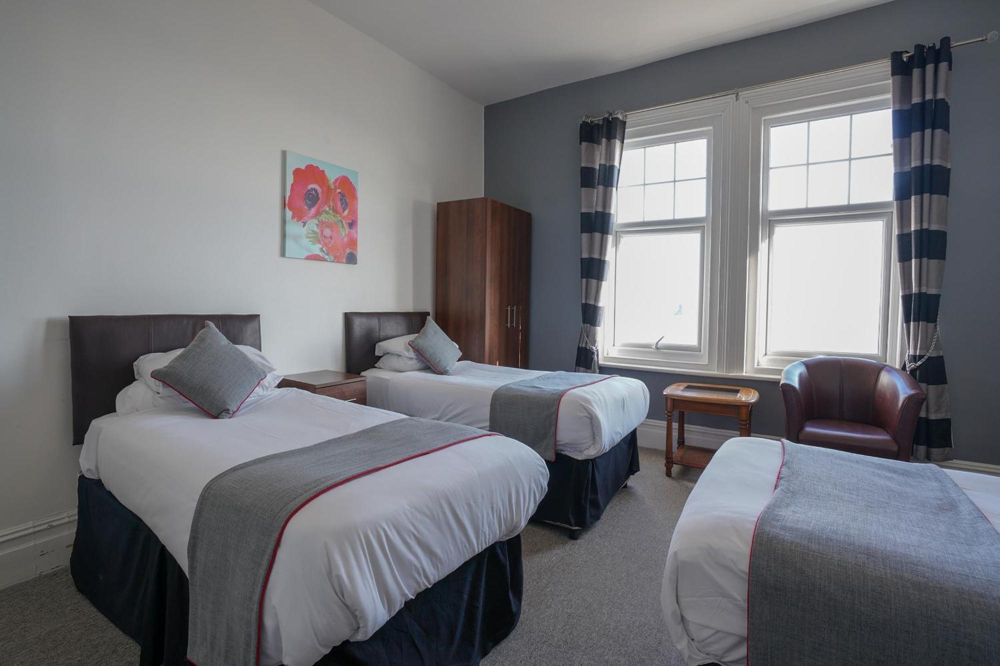 Oyo Shanklin Beach Hotel Bagian luar foto