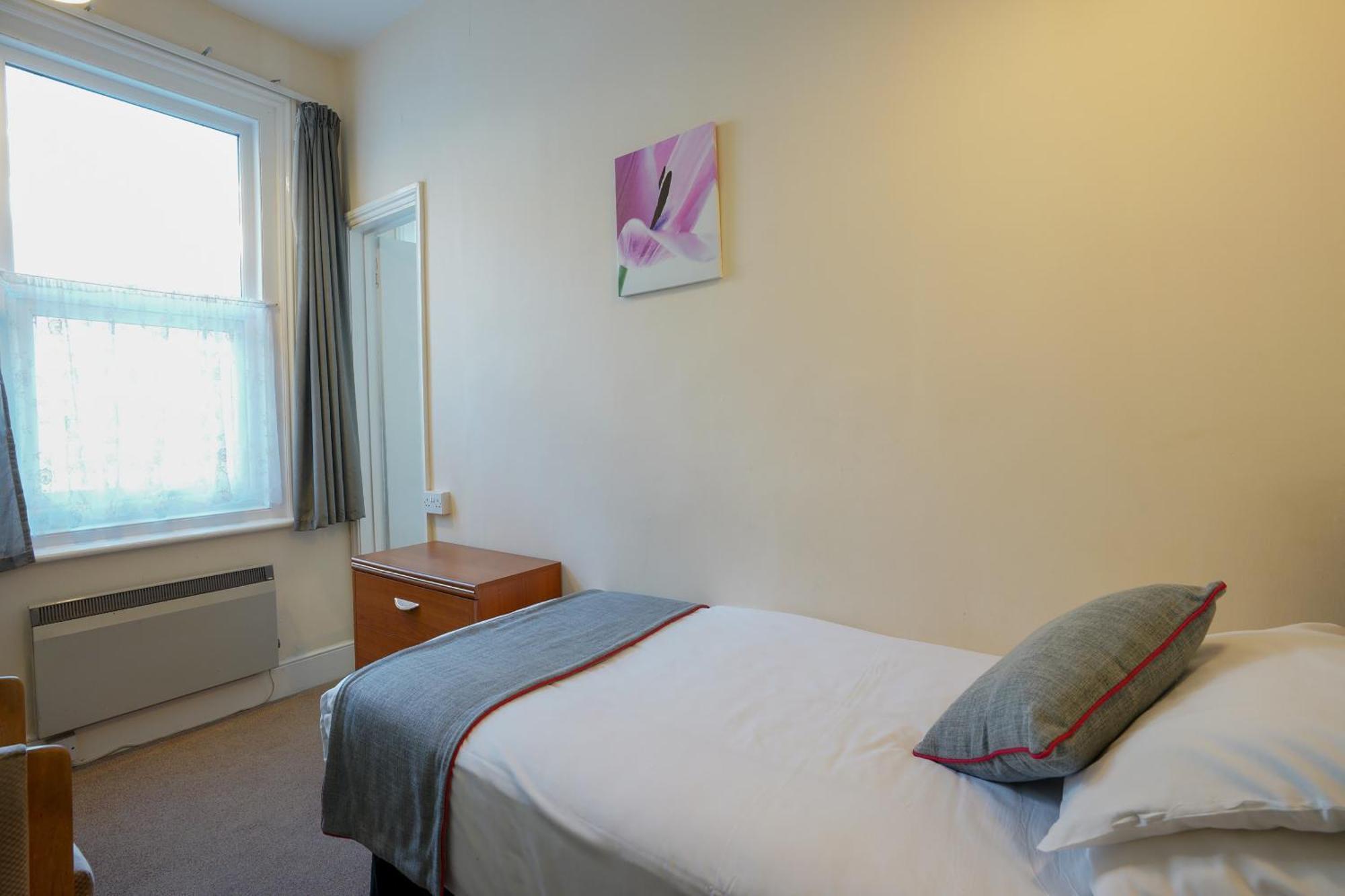 Oyo Shanklin Beach Hotel Bagian luar foto