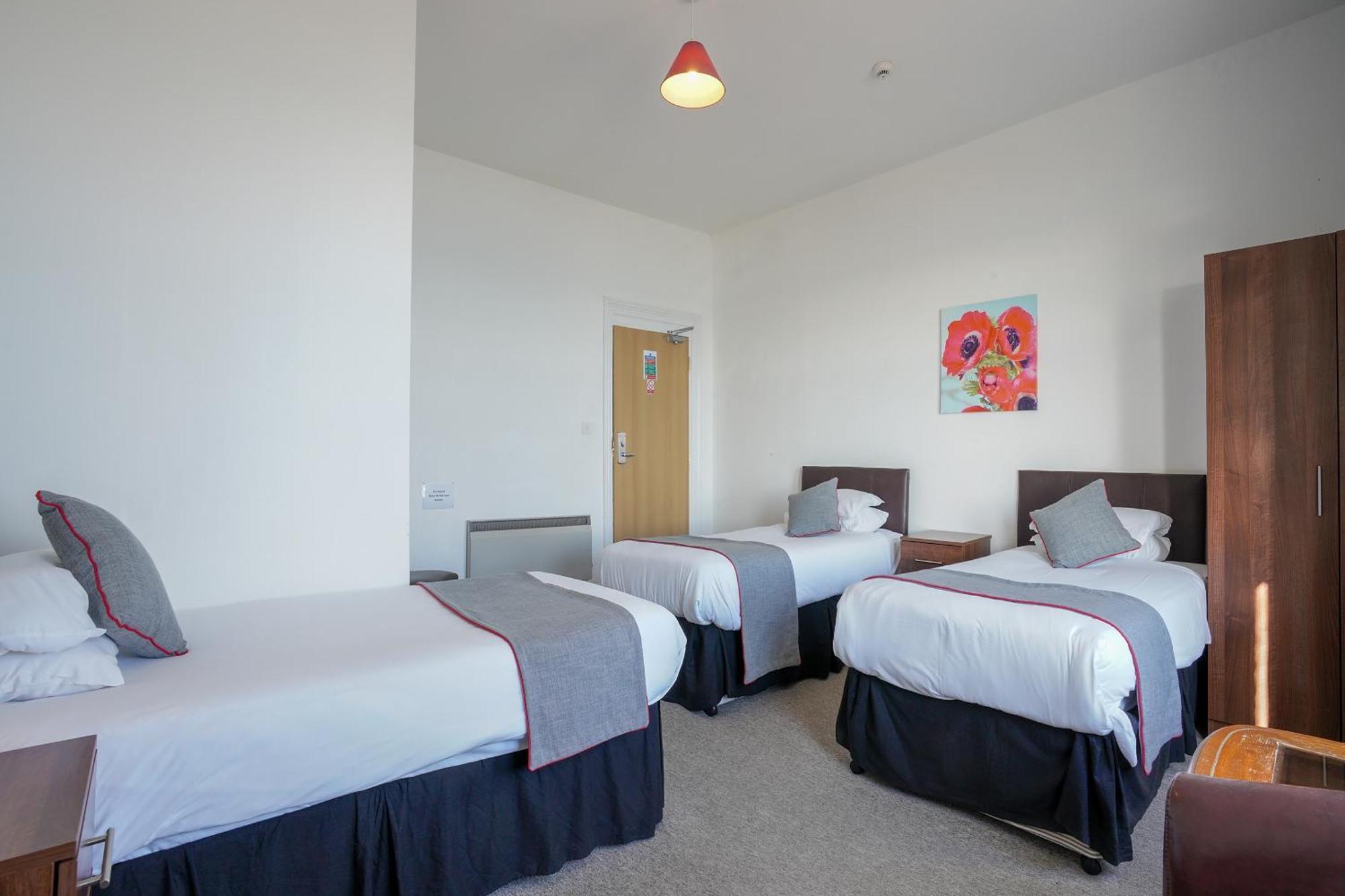 Oyo Shanklin Beach Hotel Bagian luar foto