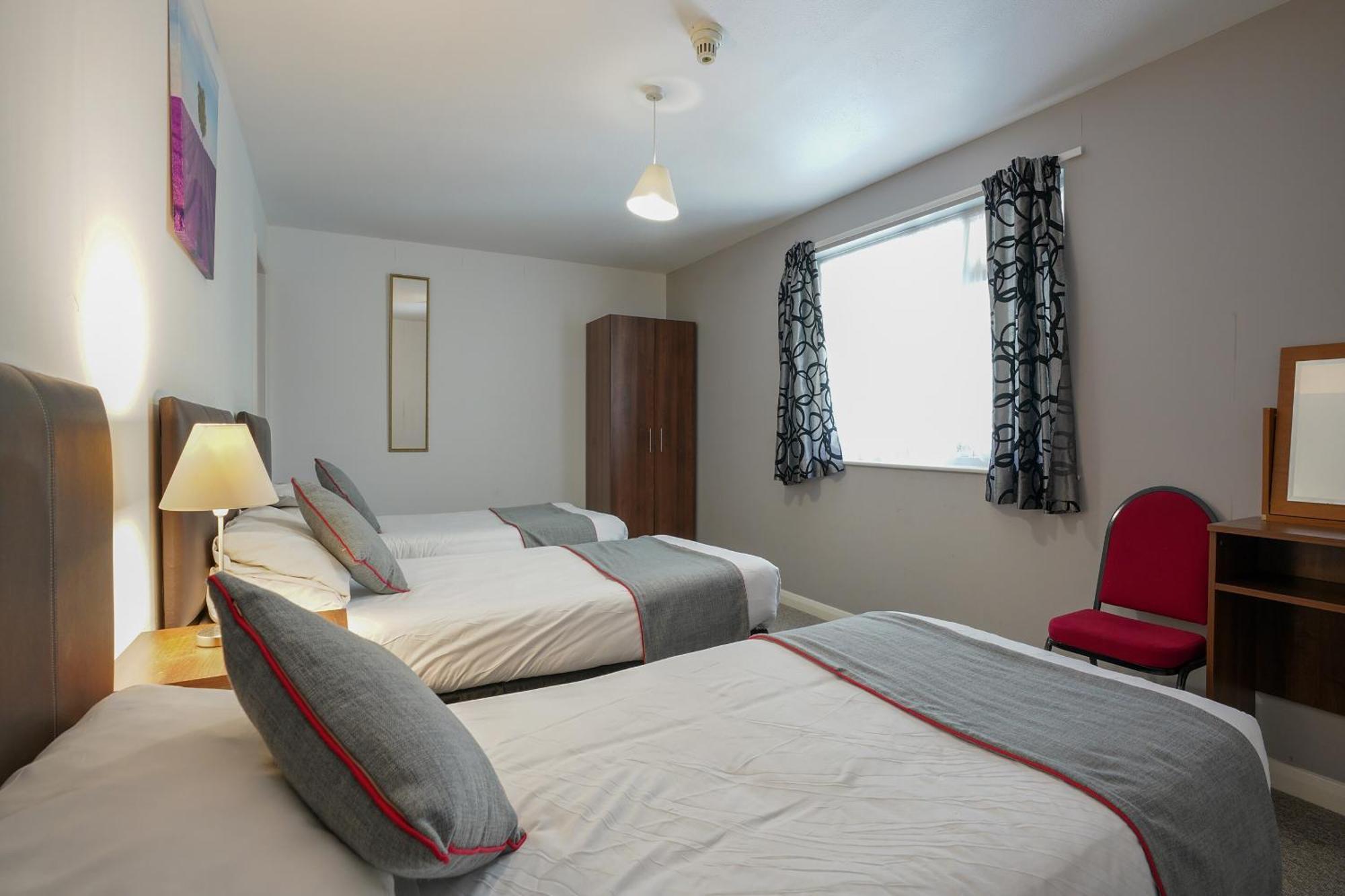 Oyo Shanklin Beach Hotel Bagian luar foto