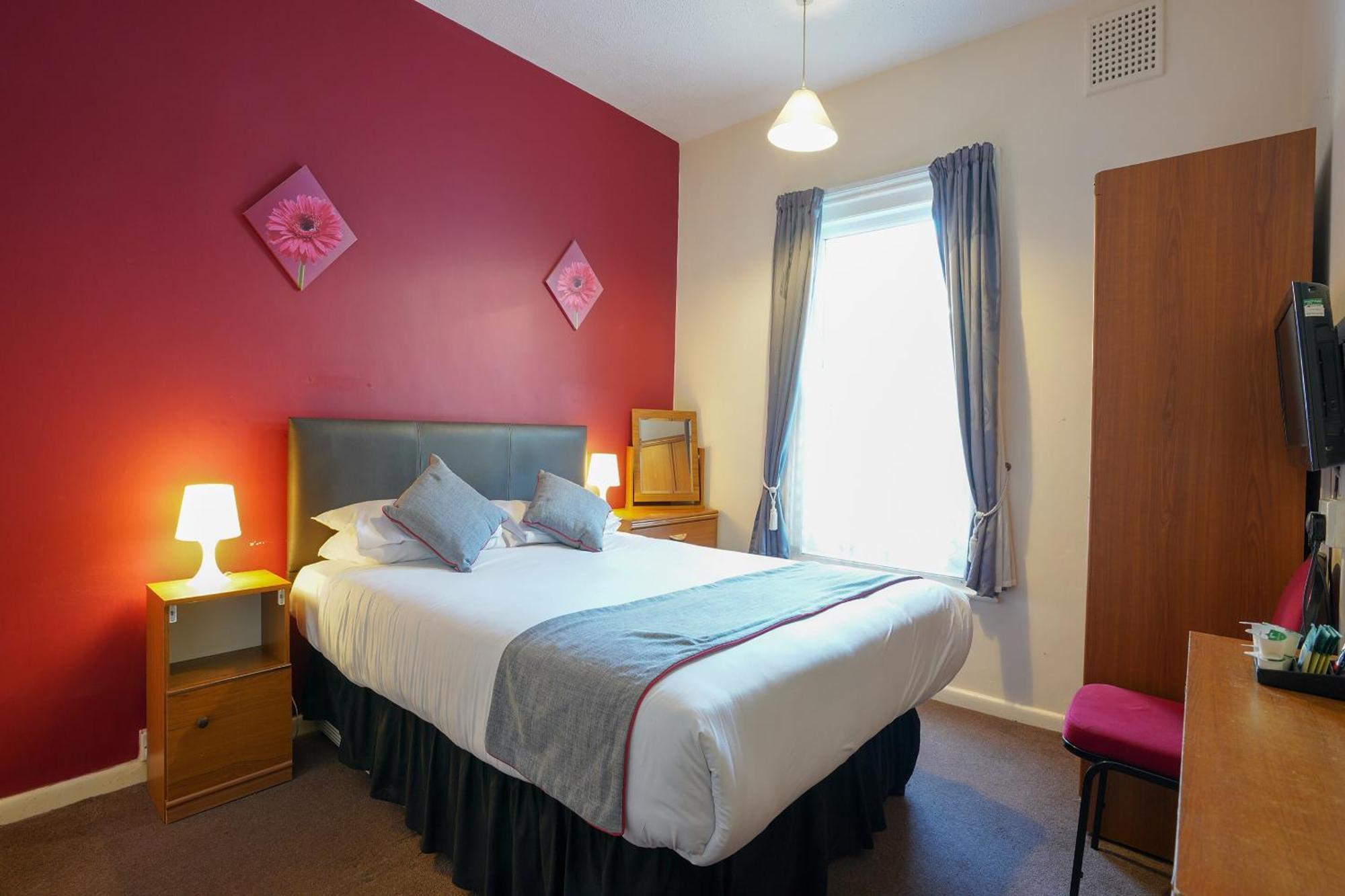 Oyo Shanklin Beach Hotel Bagian luar foto