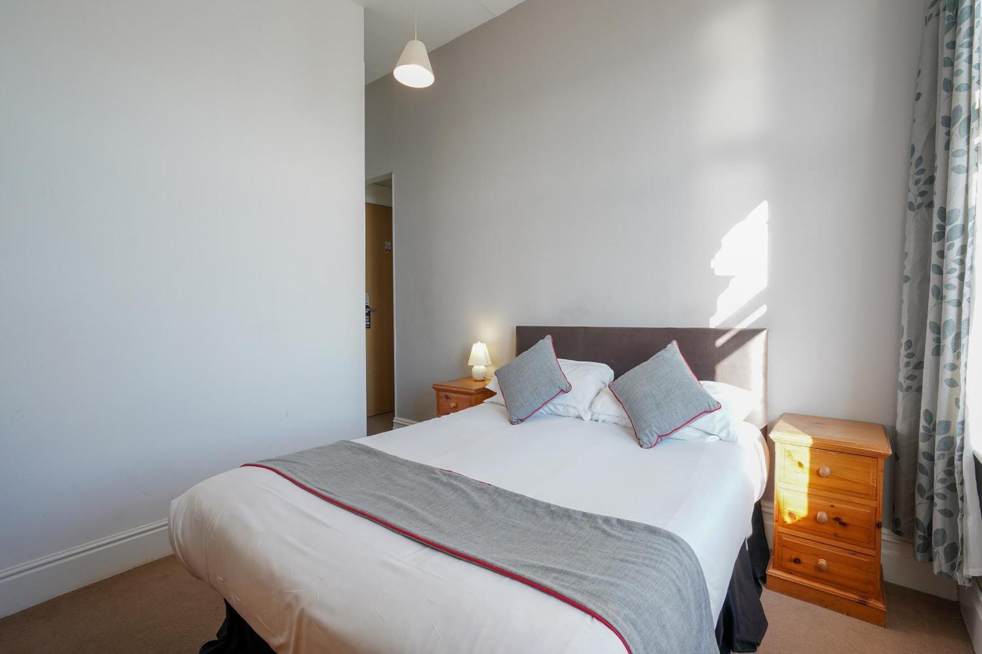 Oyo Shanklin Beach Hotel Bagian luar foto