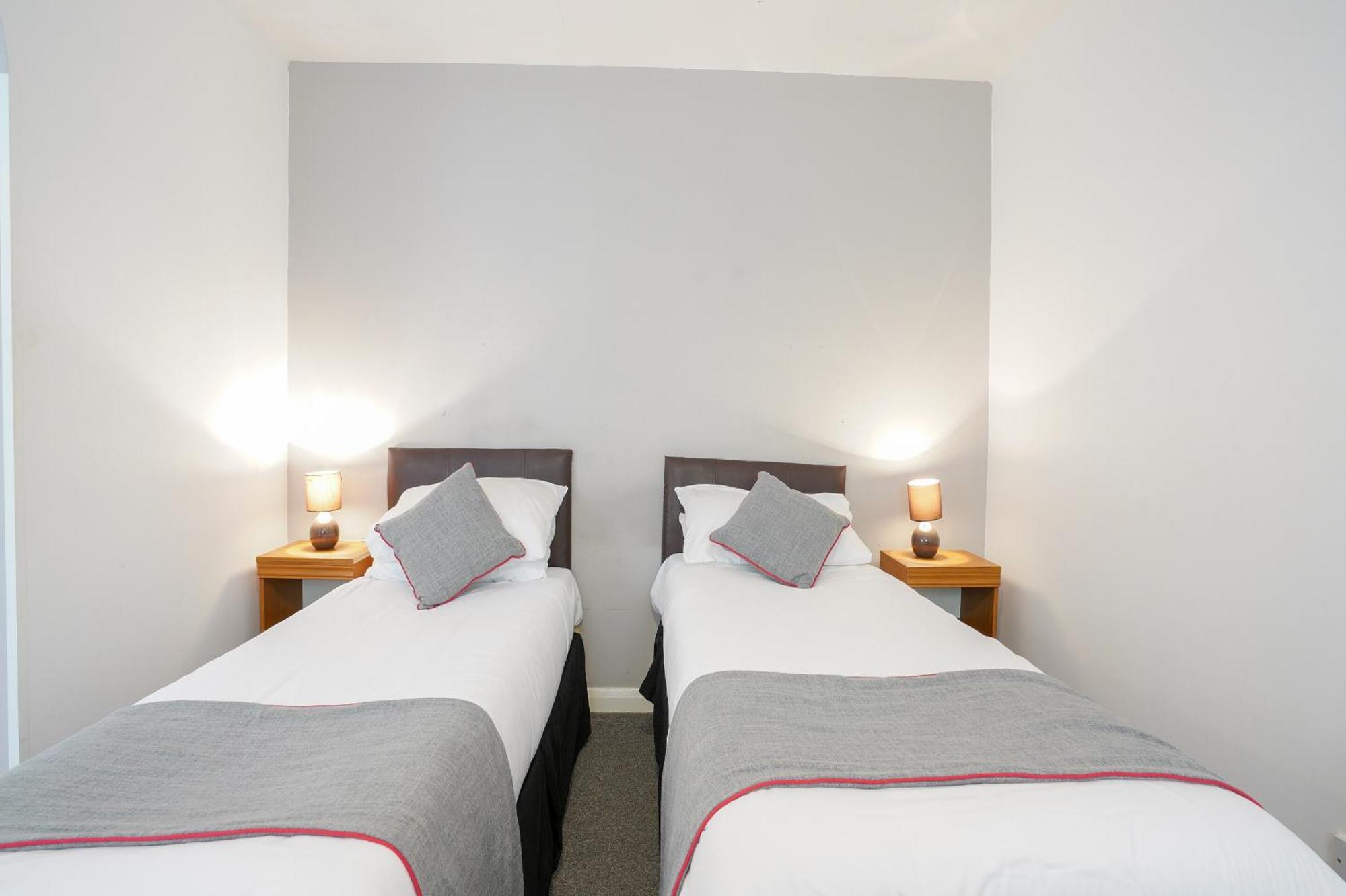Oyo Shanklin Beach Hotel Bagian luar foto