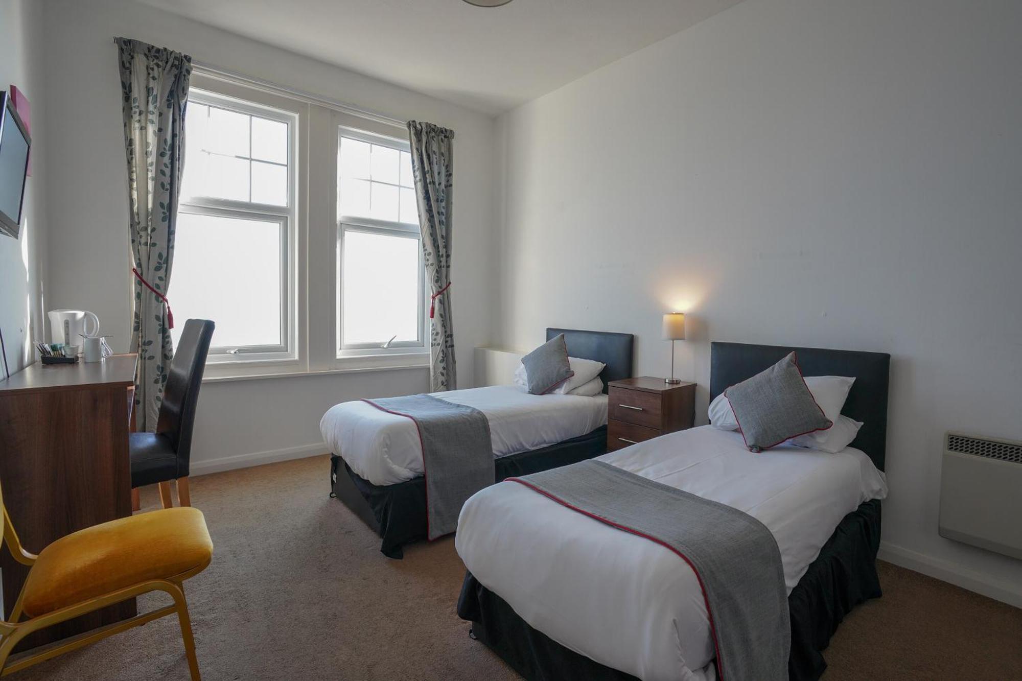 Oyo Shanklin Beach Hotel Bagian luar foto